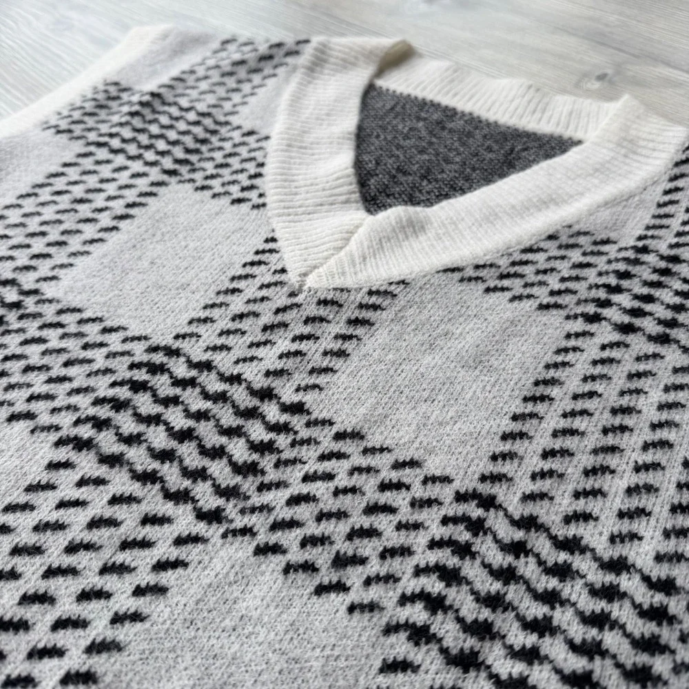 Vintage Plaid Sweater Vest Mens Large White Black V-Neck Knit Academia Preppy